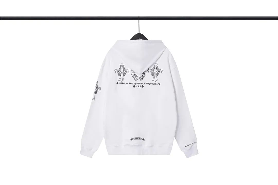 M17—P210 -Chrome Hearts/Chrome Hearts printed sweatshirt cardigan jacket -420 grams of high-density, high-quality wool, soft, delicate and skin-friendly, soft and silky to the touch, warm and skin-friendly -The hardware zipper accessories are all customized and full of details -Colour: black white -Size: S M L XL